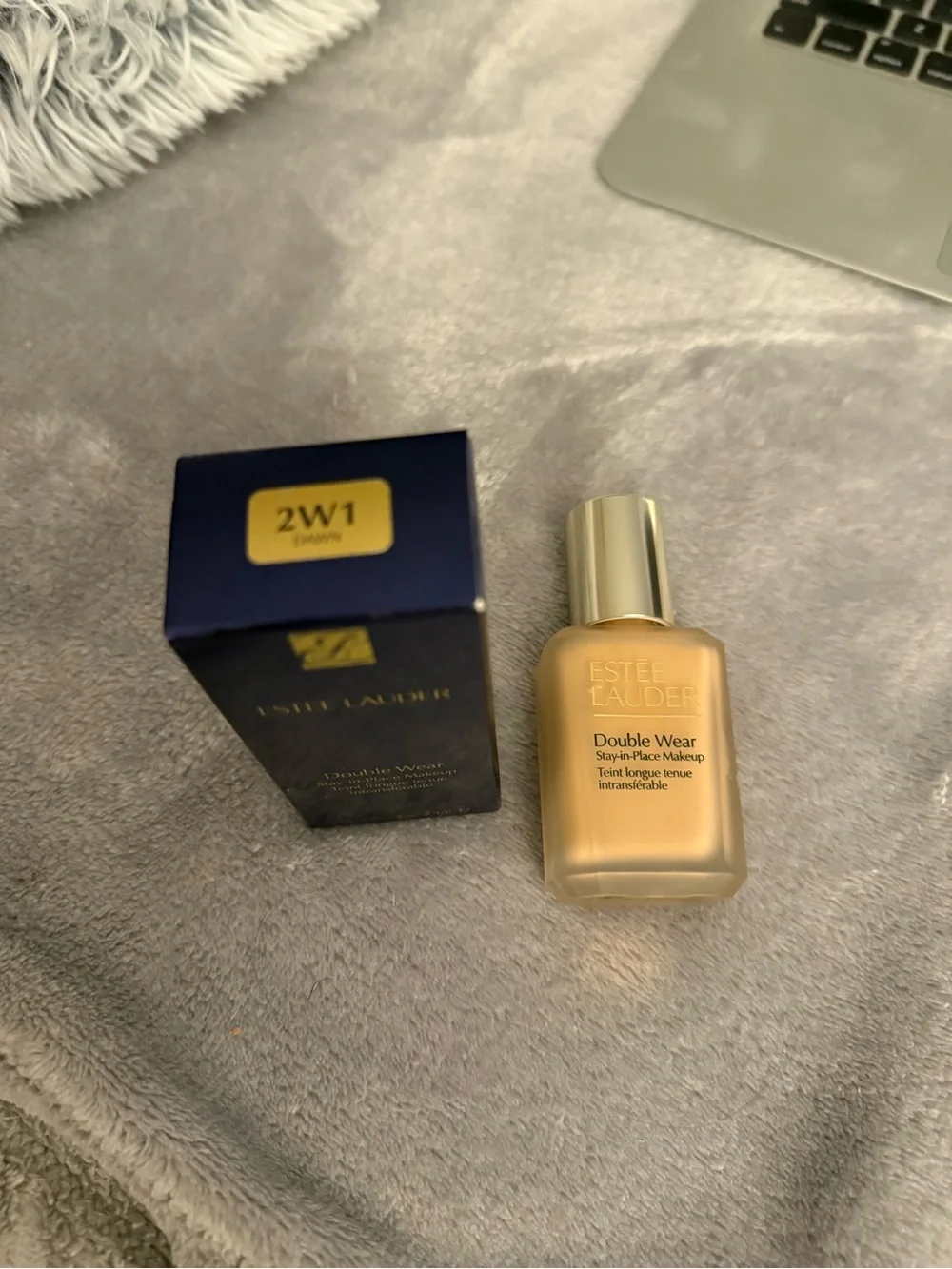 New Estée Lauder Double Wear Foundation Dawn 2W1